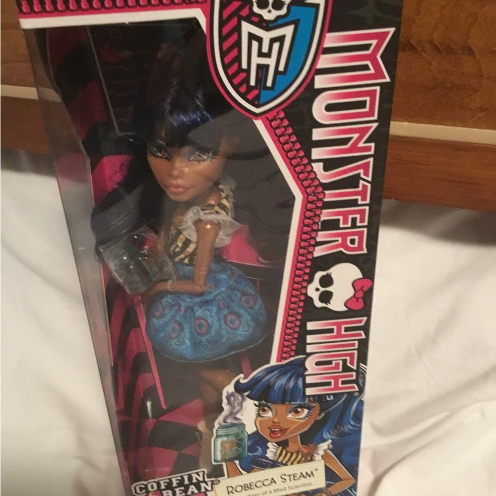 Monster High Coffin Bean Rebecca new rare